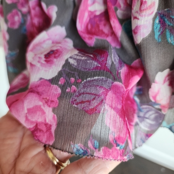 Torrid Crinkle Chiffon Smocked Waist Off-Shoulder Crop Top Floral Pink Sz 3 - Picture 8 of 11